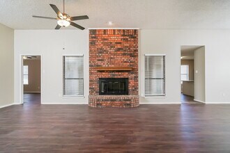 812 Ironsides Ln in Blue Mound, TX - Building Photo - Building Photo