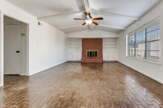 7621 Dentcrest Dr, Unit 7621 in Dallas, TX - Building Photo - Building Photo