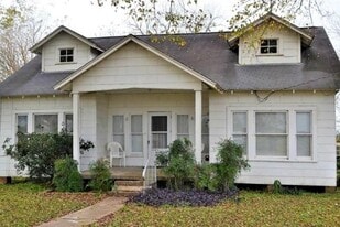 2223 Co Rd 107 in Wharton, TX - Building Photo