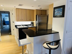 37 Hiawassee St-Unit -205W in Asheville, NC - Building Photo - Building Photo