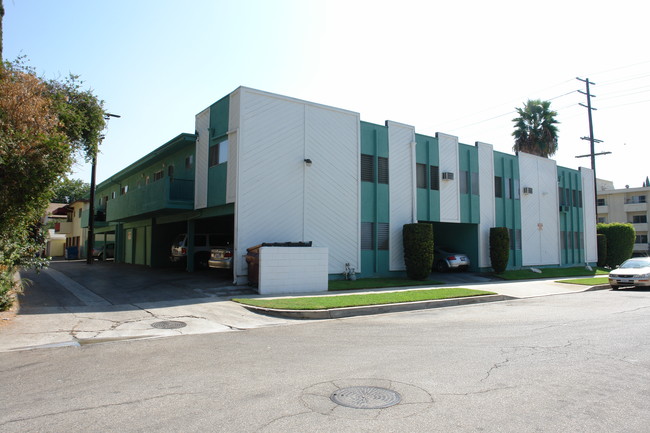 13855 Burbank Blvd in Van Nuys, CA - Foto de edificio - Building Photo