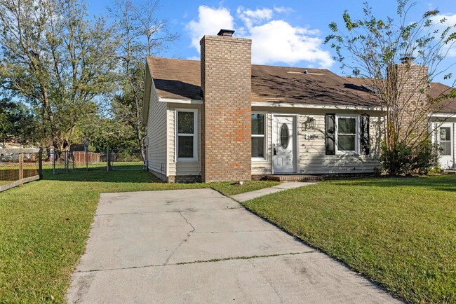 130-132-132 Pine Crest Dr in Jacksonville, NC - Building Photo - Building Photo