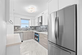 137 Golden Isles Dr in Hallandale Beach, FL - Building Photo - Building Photo