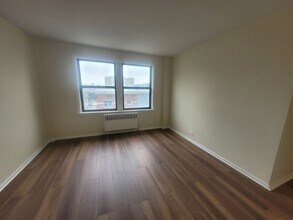 4730 N Winthrop Ave, Unit #204 in Chicago, IL - Foto de edificio - Building Photo