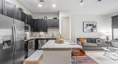 1000 Chimney Rock Rd in Houston, TX - Building Photo - Building Photo