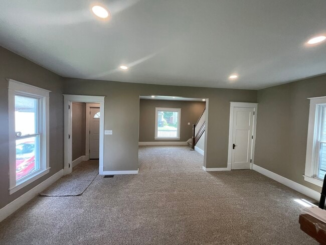 property at 118 S 6th St