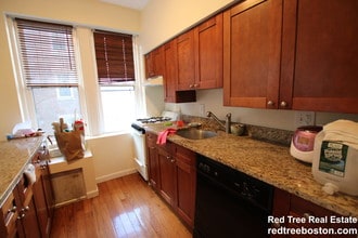 2003 Commonwealth Avenue, Unit 9 in Boston, MA - Building Photo - Building Photo