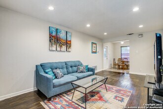 411 Dresden Dr in San Antonio, TX - Building Photo - Building Photo