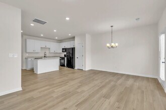 10 Lone Cypress St in Travelers Rest, SC - Foto de edificio - Building Photo