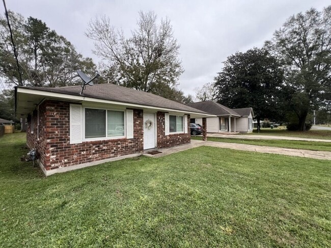 4143 Nelson St in Zachary, LA - Building Photo - Building Photo