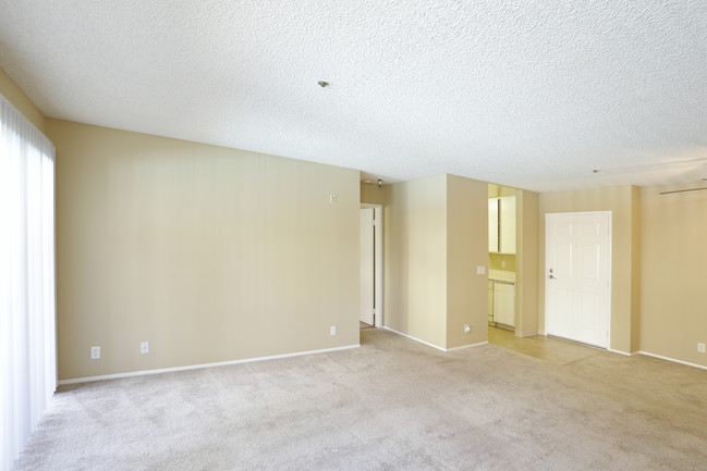 Lexington Park in El Cajon, CA - Building Photo - Interior Photo