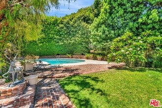 701 Sierra Dr in Beverly Hills, CA - Building Photo - Building Photo