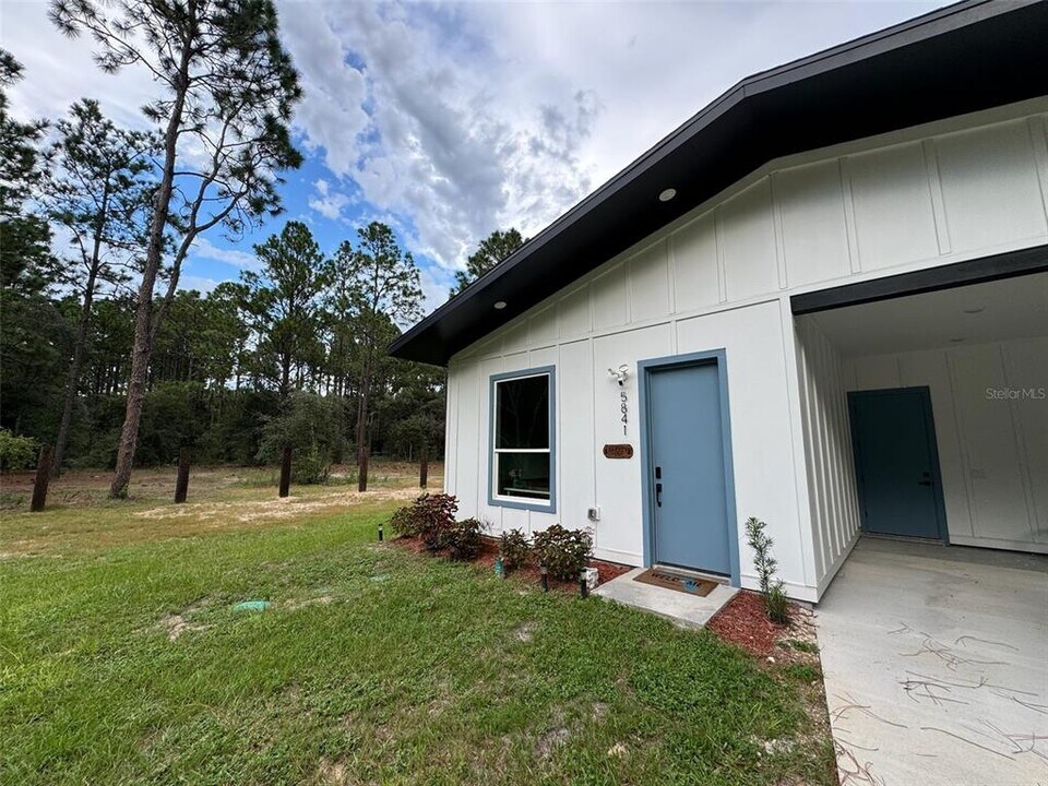 5841 SW 204th Ave in Dunnellon, FL - Building Photo