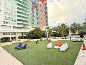 300 S Pointe Dr, Unit 3105 in Miami Beach, FL - Foto de edificio - Building Photo
