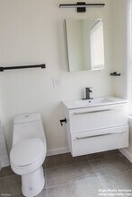 92 Lexington St-Unit -Apt 1 in Boston, MA - Foto de edificio - Building Photo