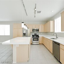 2255 Early Frost Ave in Henderson, NV - Building Photo - Building Photo