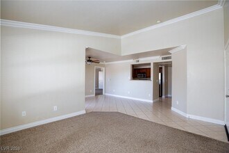 1150 N Buffalo Dr in Las Vegas, NV - Foto de edificio - Building Photo