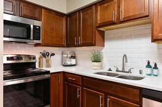 Poplar Glen in Columbia, MD - Building Photo - Interior Photo