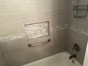 1980 Tahitian Pl in Dunedin, FL - Building Photo - Building Photo