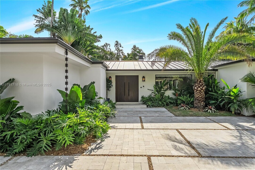 325 Gulf Rd in Key Biscayne, FL - Building Photo