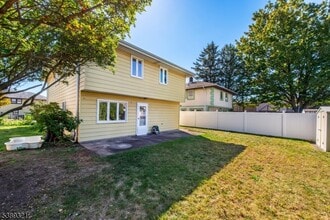 11 Roehrs Dr in Wallington, NJ - Building Photo - Building Photo