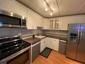 15007 NE 12th St in Bellevue, WA - Foto de edificio - Building Photo