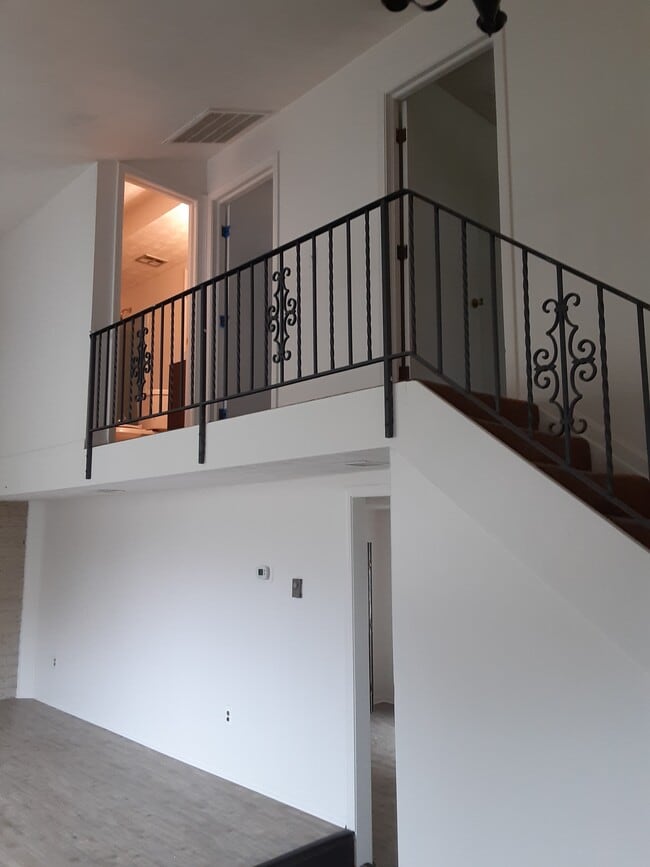 80 S Roanoke Ave, Unit 82 in Youngstown, OH - Foto de edificio - Building Photo