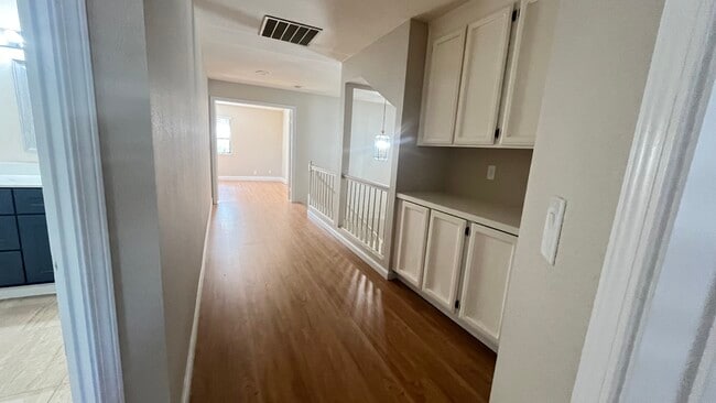 835 Kings Canyon Ct in Tracy, CA - Foto de edificio - Building Photo