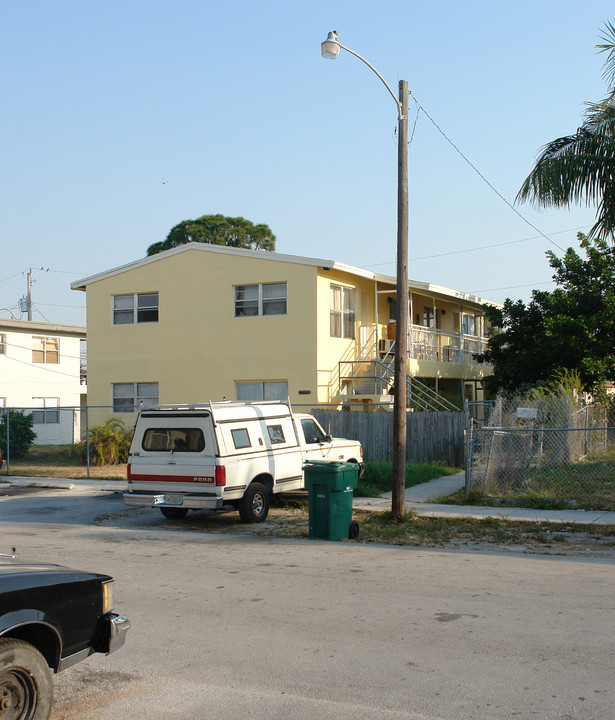 2771 SW 2nd St in Fort Lauderdale, FL - Building Photo