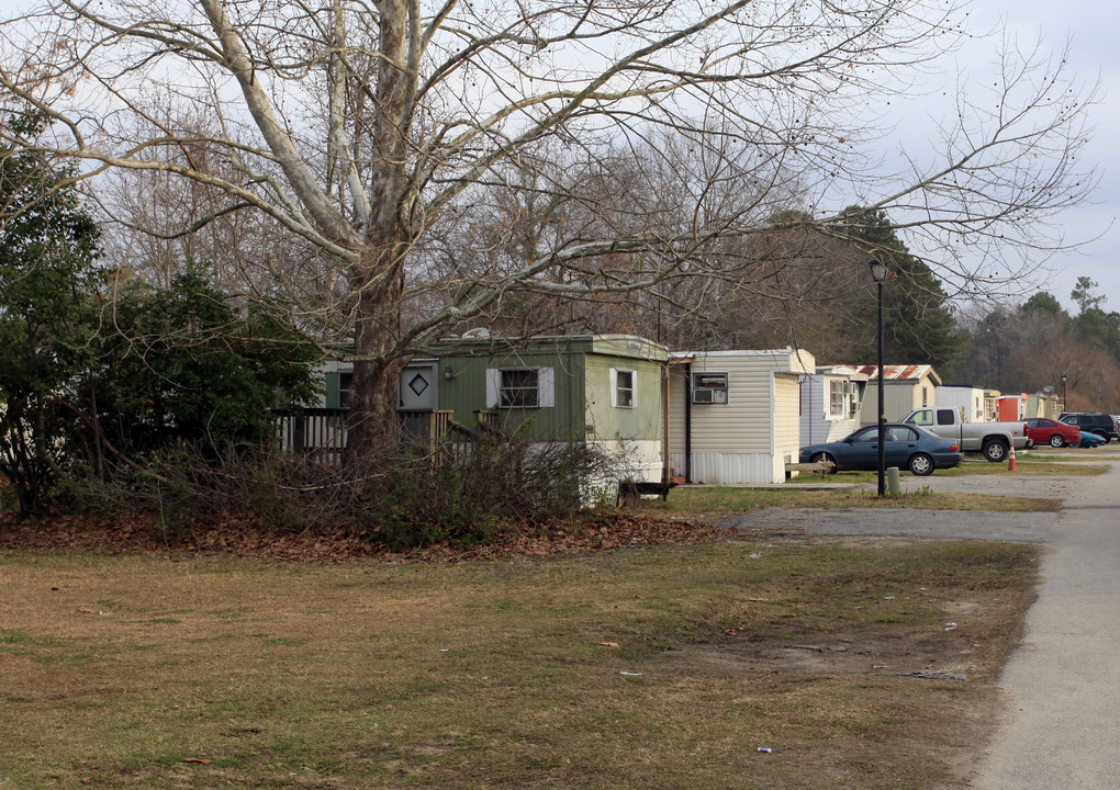 Ladson Mobile Home Park in Ladson, SC - Building Photo