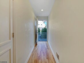 82 Pine St in Verona, NJ - Building Photo - Building Photo