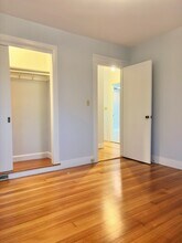 253 Humphrey St, Unit 2 in Marblehead, MA - Foto de edificio - Building Photo