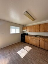 1406 Saiz Ln in Bloomfield, NM - Foto de edificio - Building Photo