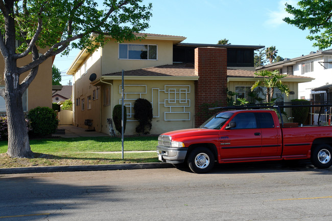 512 Grace Ave in Inglewood, CA - Building Photo - Building Photo