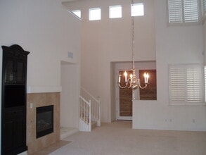 626 W Lisbon Ln in Clovis, CA - Building Photo - Building Photo