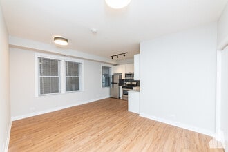 665 W Wrightwood Ave, Unit 640 in Chicago, IL - Building Photo - Building Photo