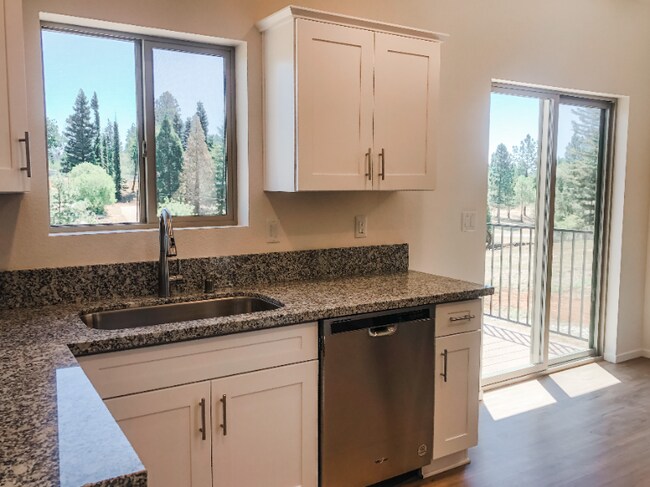 6020 Peck Ln in Paradise, CA - Foto de edificio - Building Photo