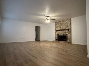 11958 Meadow Crest Dr in Stafford, TX - Building Photo - Building Photo