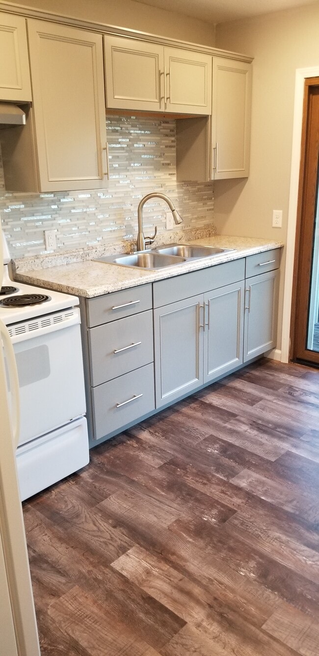 1208 Beverly St, Unit A in Emporia, KS - Building Photo - Building Photo