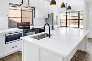 8400 Willow Creek Dr in Frisco, TX - Building Photo