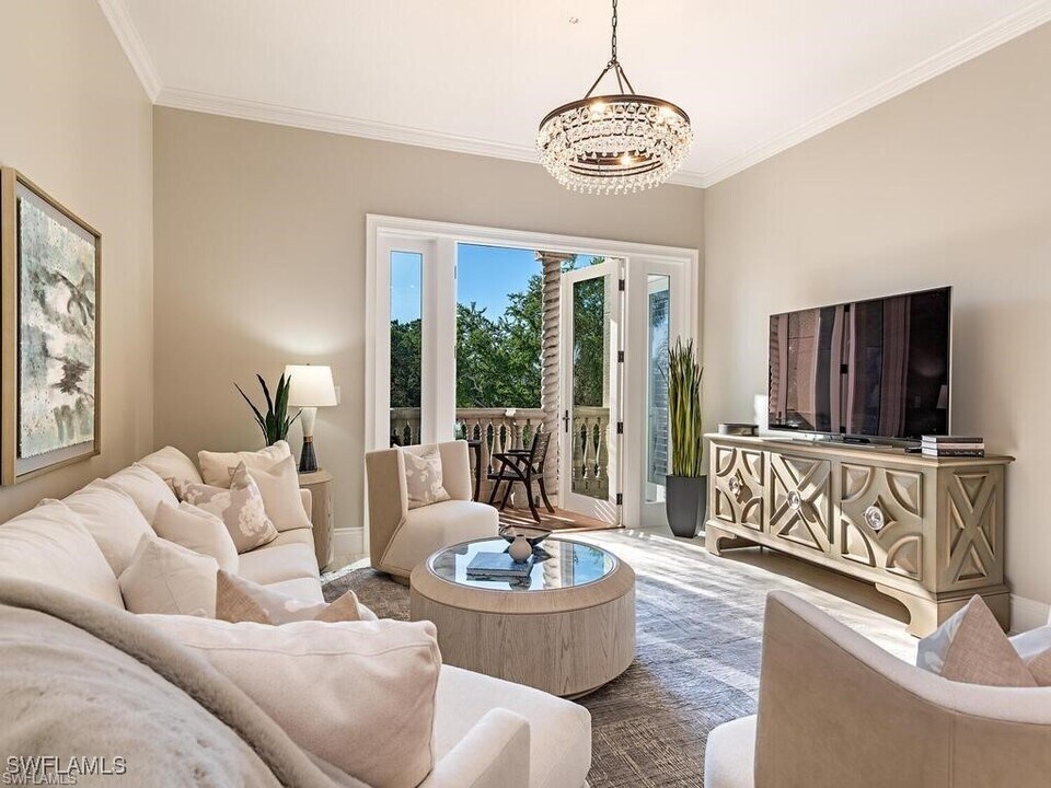 627 6th Ave S in Naples, FL - Building Photo