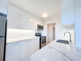 700 Ross in Burlington, ON - Building Photo