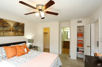 10401 N Lamar Blvd, Unit B201 in Austin, TX - Building Photo - Building Photo