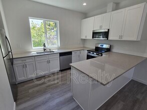 4215 N Locust Rd in Spokane, WA - Building Photo - Building Photo