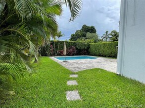 10672 SW 77th Ave in Pinecrest, FL - Building Photo - Building Photo