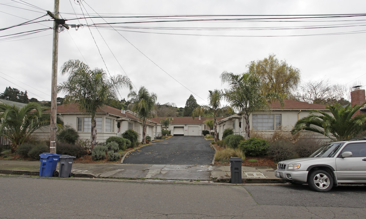 Webster Street Courtyard in Petaluma, CA - Building Photo