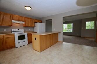 10124 Catalina Dr in Johnston, IA - Building Photo - Building Photo