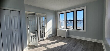 883 JFK Blvd E in Weehawken, NJ - Building Photo - Building Photo