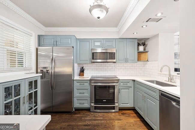 property at 5170 Chemin De Vie NE