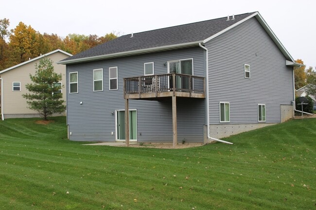 2091 Mackinaw Dr in Iowa City, IA - Building Photo - Building Photo